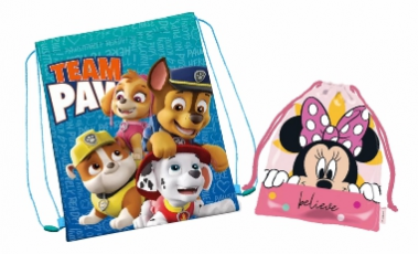 Uzsonnás zacskók, papucsok... 